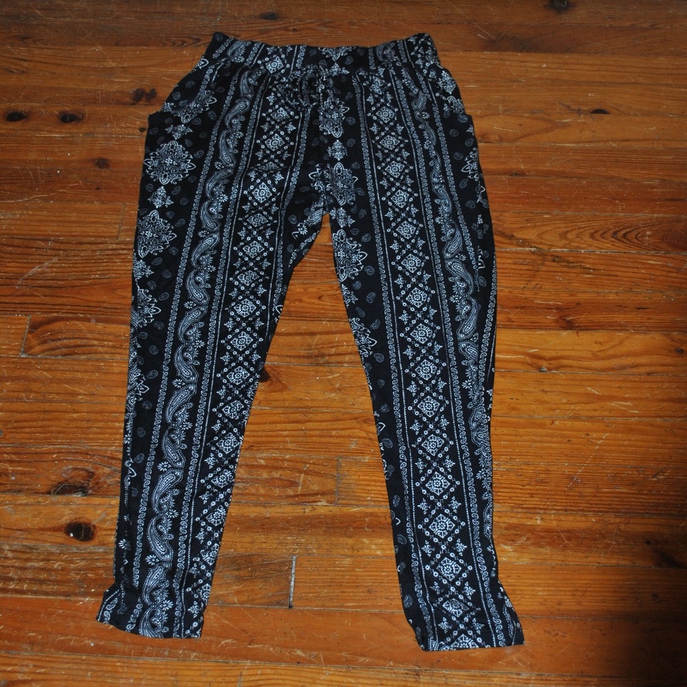 Elastic Waist/Cuffed Ankle Patterned Pants